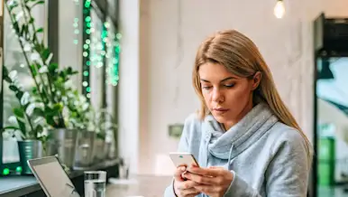 DDfB - Woman on Phone