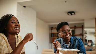 DDfB - Blog - A Guide to Hybrid Work Schedules and Employee Meals - happy employees eating