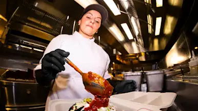 woman-cooking-in-restaurant