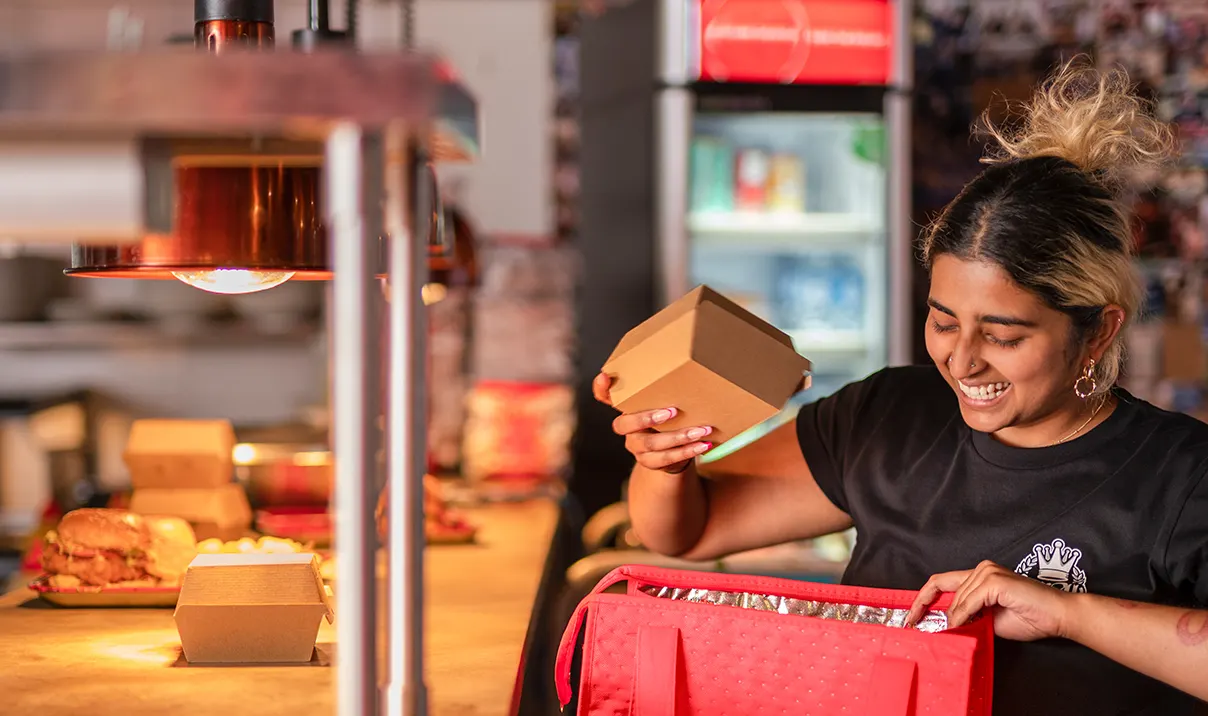 Packing a DoorDash bag at RoyAl's