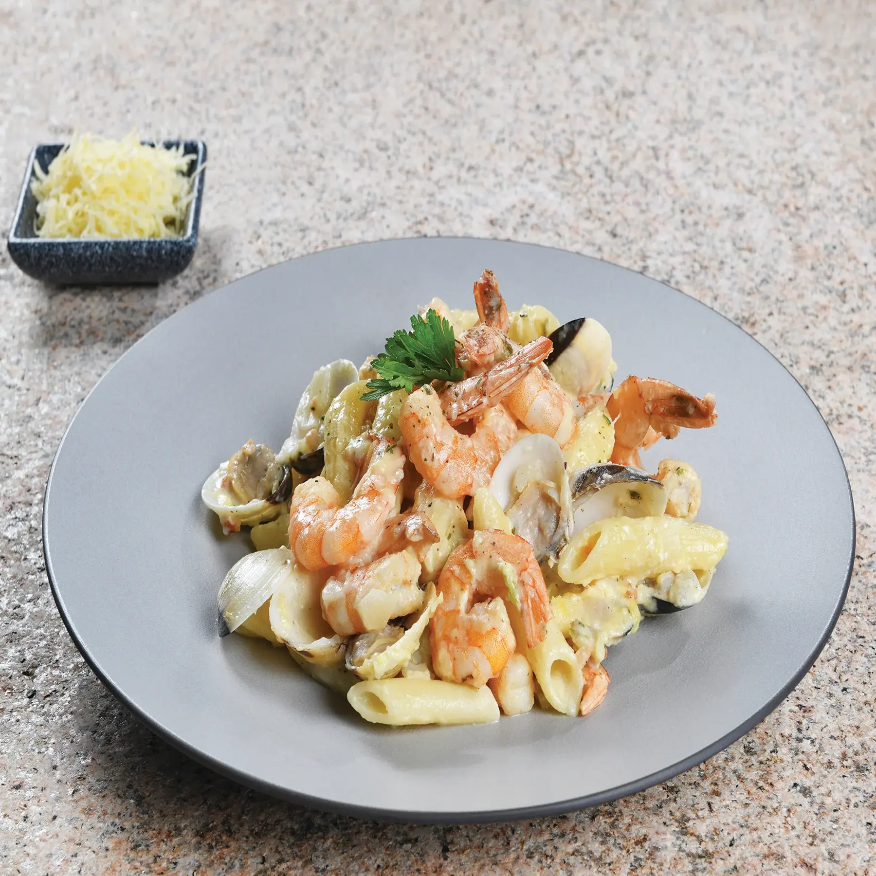 FRUTOS DEL MAR AL VINO BLANCO CON PASTA