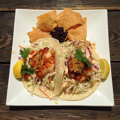 TACOS DE PESCADO ESTILO ENSENADA