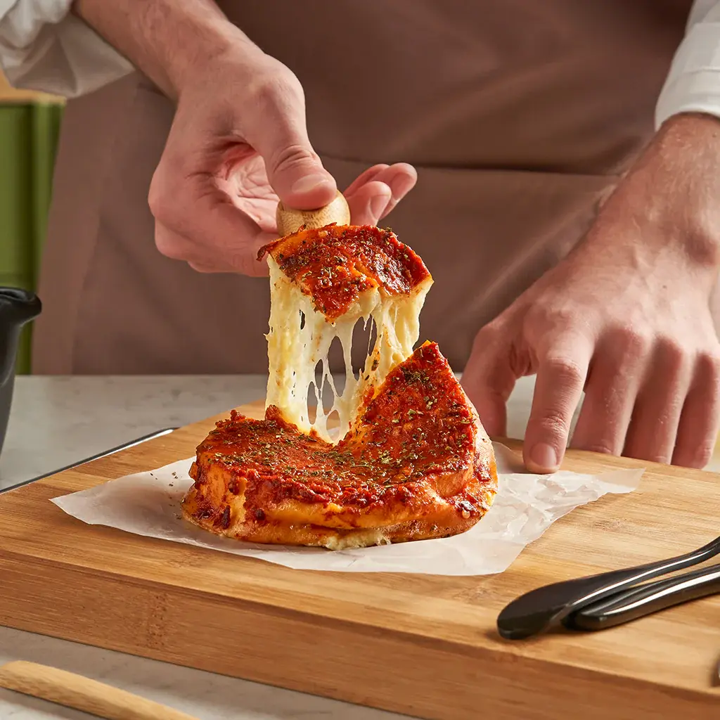 QUESO PROVOLONE CON TOMATE A LA CAZUELA