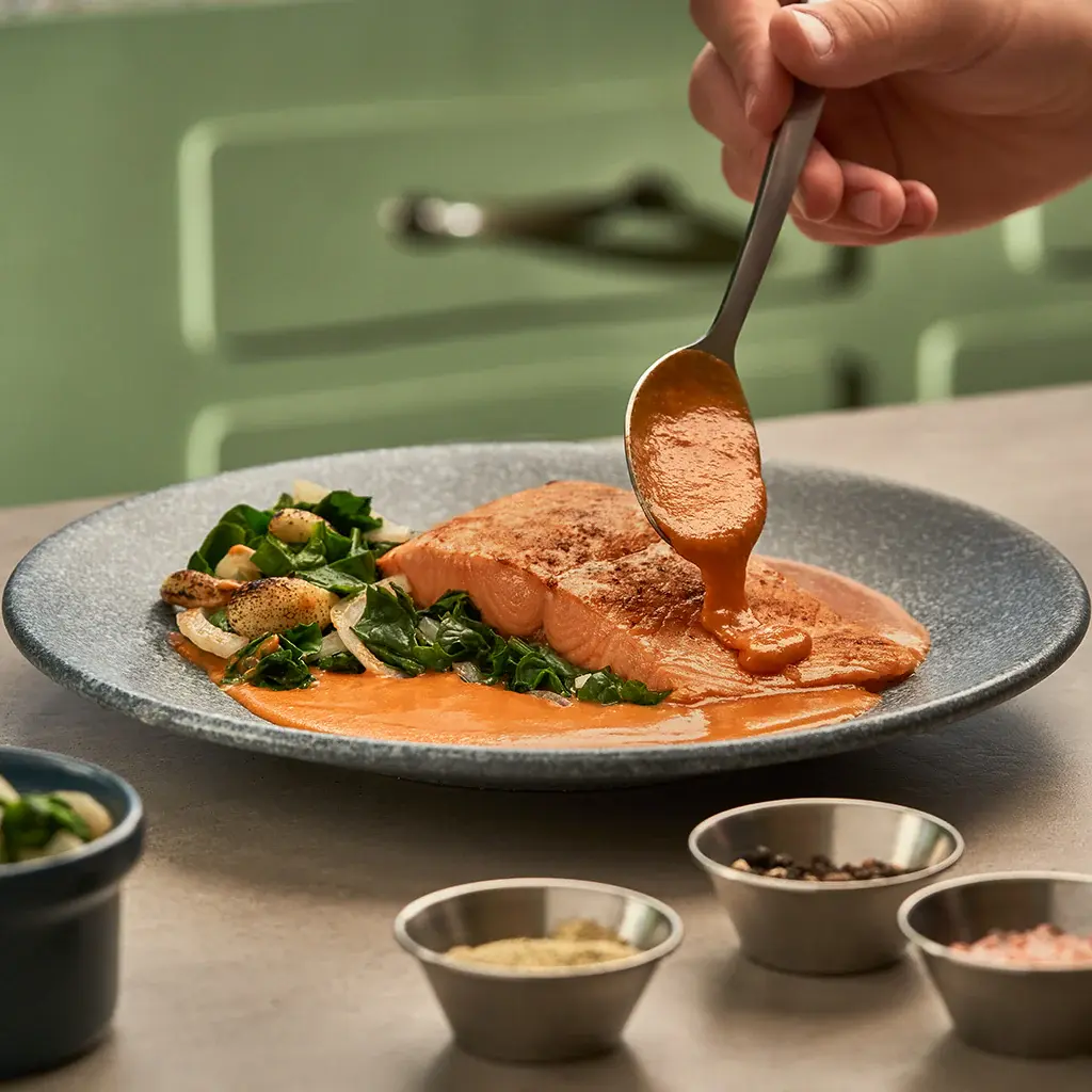 SALMÓN EN SALSA DE AJO