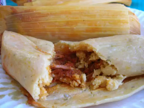 PREPARA UNOS TRADICIONALES TAMALES PARA LA OFREND