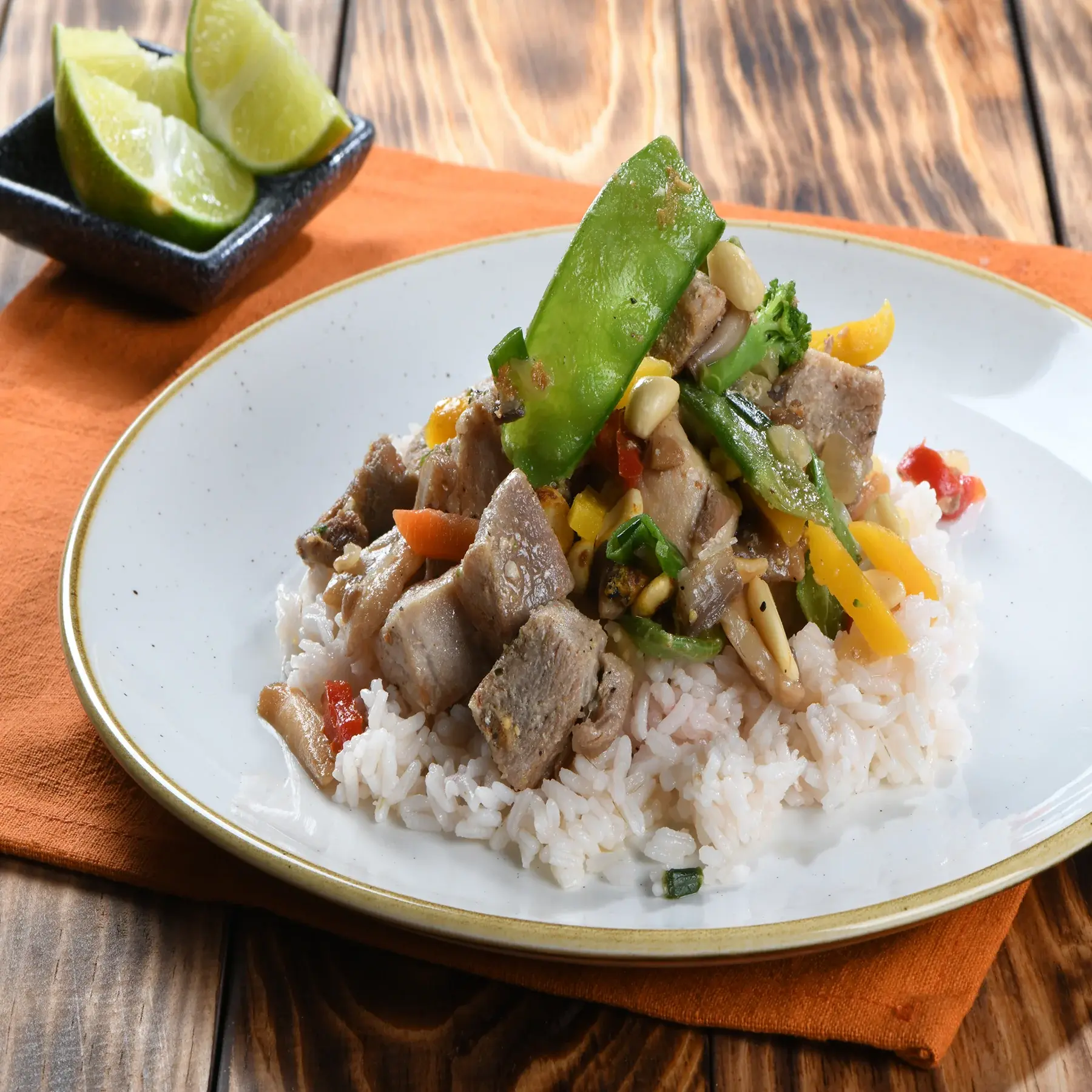 SALTEADO DE CERDO CON VERDURAS ESTILO CHINO