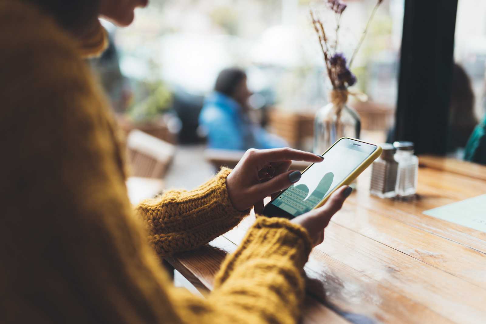woman ordering genital herpes treatment online