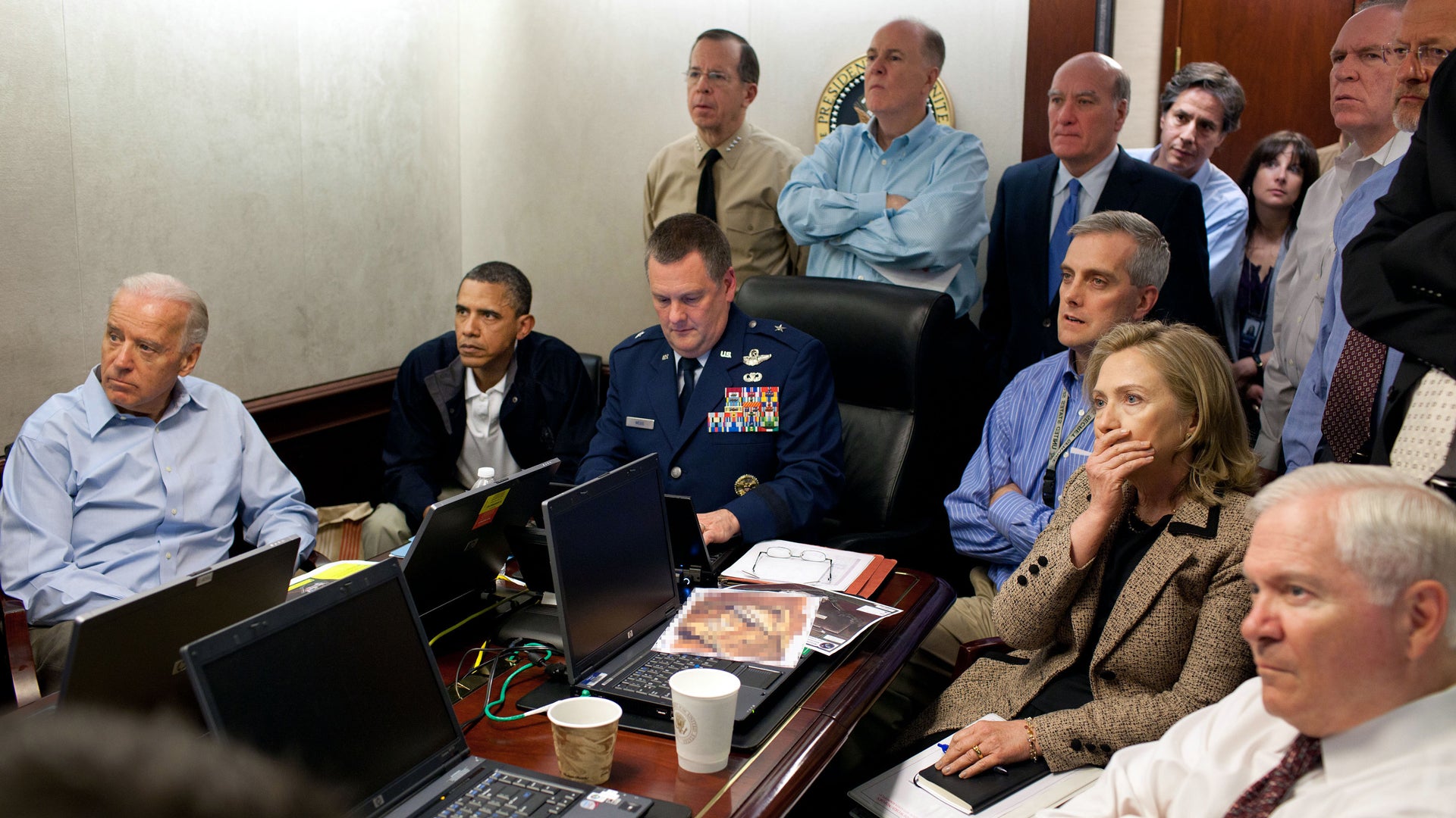 Image of Obama in situation room
