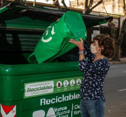 The pictures show the Ecotacho and the recyclables disposing containers installed within 150 metres of every household 2