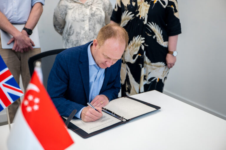 Tom-Read-Chief-Executive-Officer-Government-Digital-Service-and-Mr.-Kok-Ping-Soon-Chief-Executive-of-GovTech-S-768x512