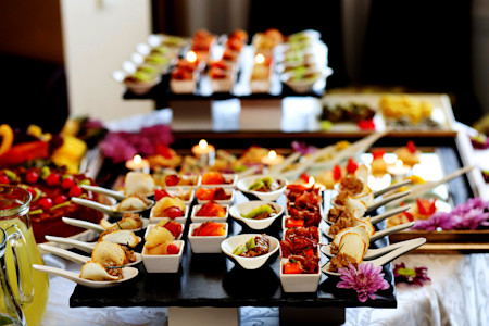 What is the ideal catering menu for a wedding?