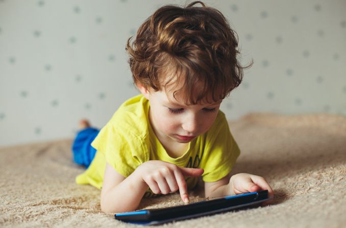 child using smartphone