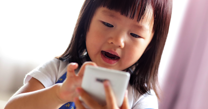 child using smartphone