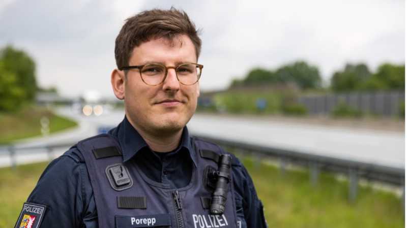 Polizeioberkommissar Yannick Porepp erzählt von seinem Einsatz auf der Autobahn.