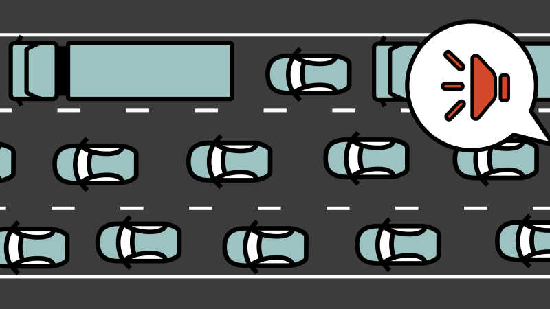 Die Illustration zeigt eine dreispurige, vielbefahrene Autobahn. Ein Symbol zeigt an, dass sich von hinten ein Fahrzeug mit Martinshorn nähert.