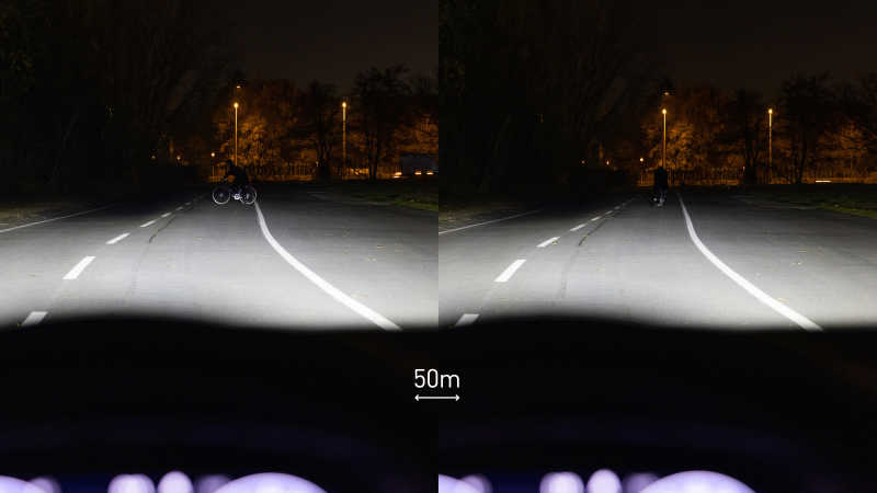 Eine Collage aus zwei Bildern zeigt in der Ferne ein Fahrrad ohne Beleuchtung und ohne Reflektoren samt Fahrer in 50 Metern Entfernung. Links überquert es die Fahrbahn, rechts fährt es in Fahrtrichtung.