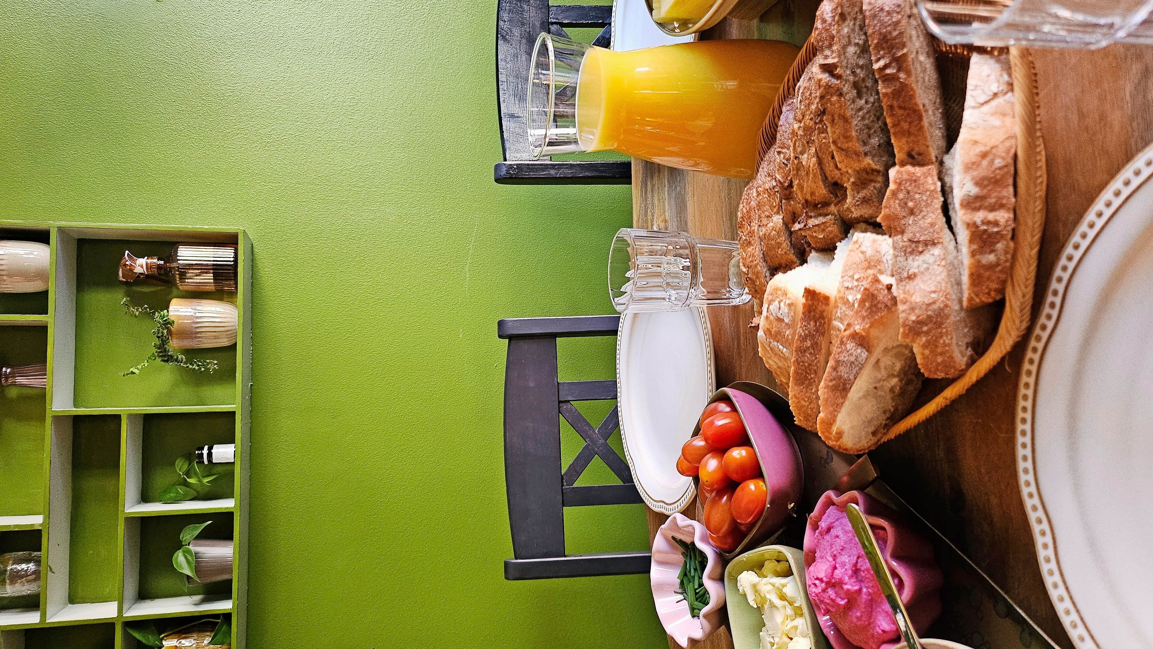 Tinna Pehkonen’s home and breakfast in the kitchen