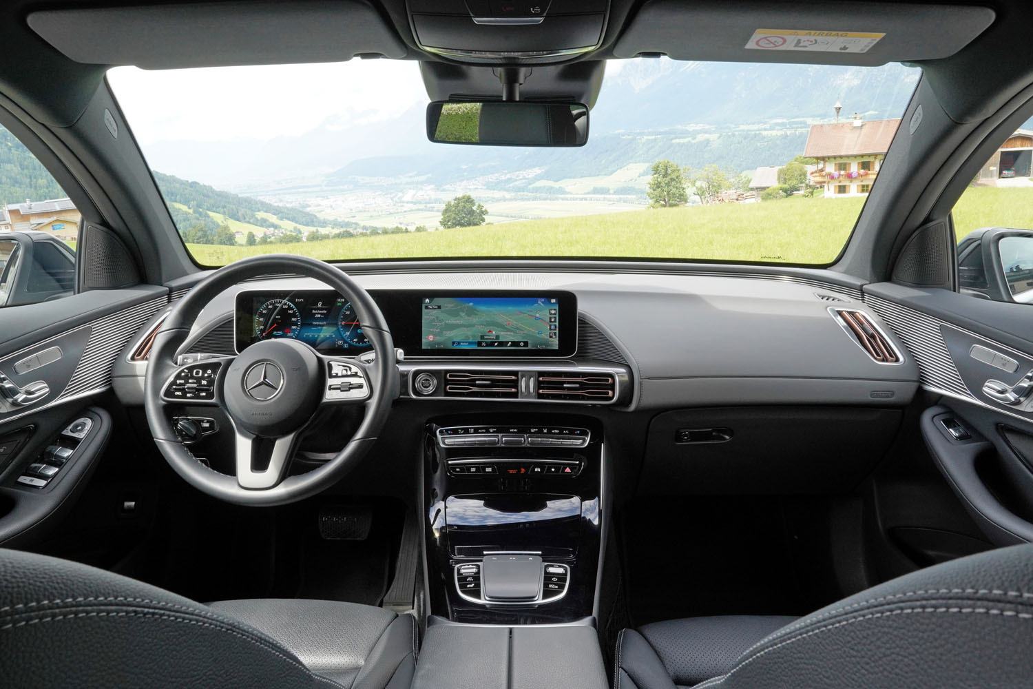 Mercedes Benz EQC400 4Matic - Cockpit