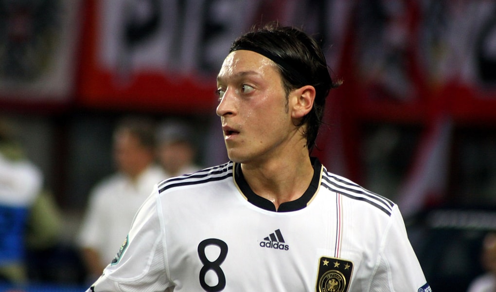 20180711-özil-min