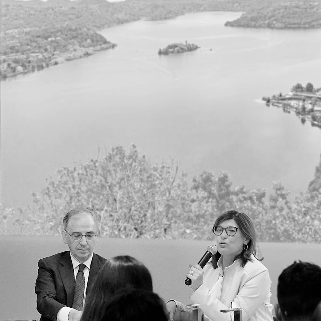 Video presentazione del libro REPORT FROM THE WATERFRONT - Daniela Fantini