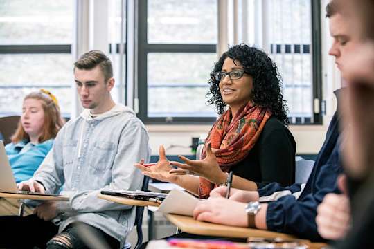 Teaching Assistant Professor Amy Alvarez leads a poetry workshop