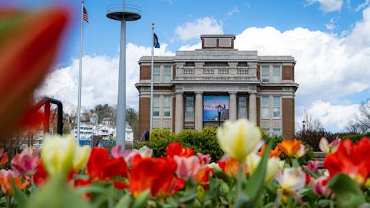 Oglebay Hall stands behind a bed of tulips.