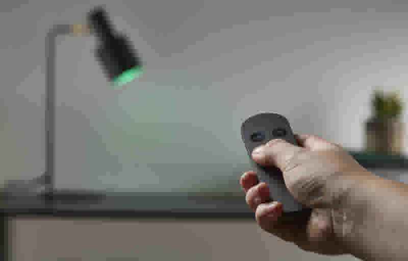 smart lamp op afstand met afstandsbediening besturen