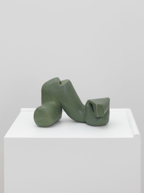 Ellie Krakow
Body Geometry (Light Green with Cavity and Slit), 2021
Glazed ceramic with custom pedestal
12.5 x 8.5 x 8 inches (31.8 x 21.6 x 20.3 cm)
(with pedestal: 20 x 16 x 47 inches)
(Inventory #EKW108)