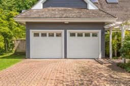 traditional garage door image 3