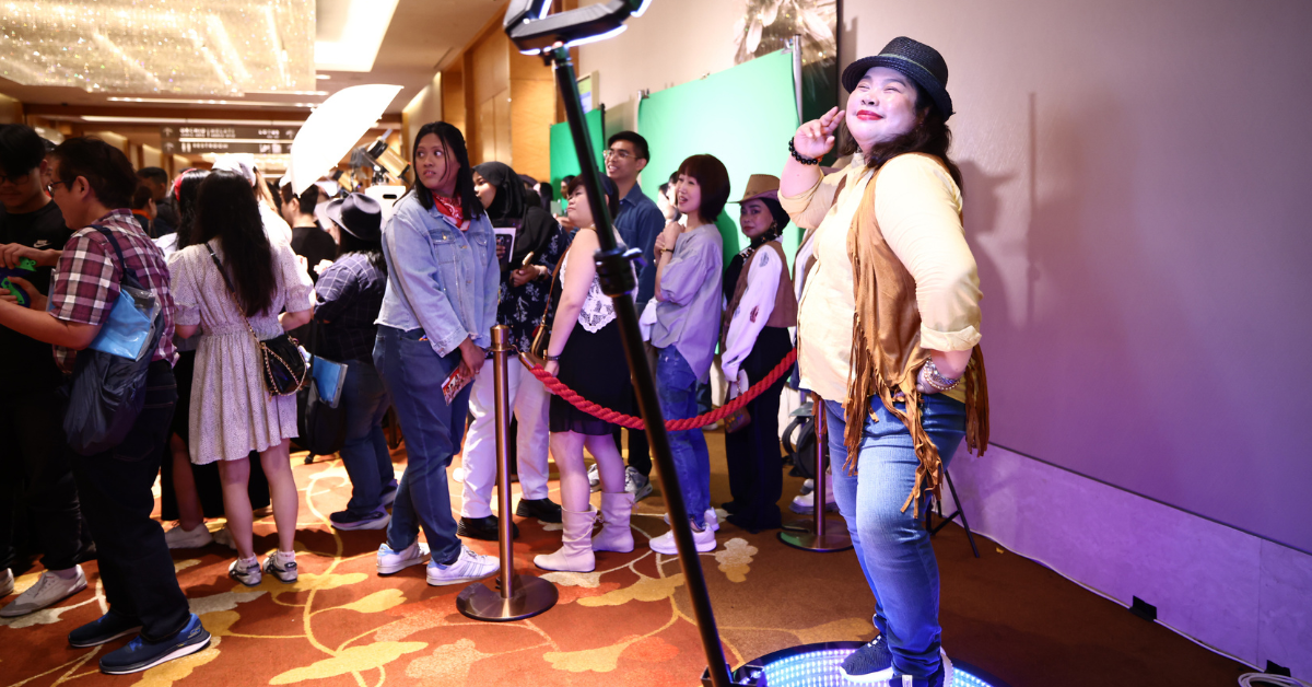 revo-360-video-booth-corporate-event-eventas-asia