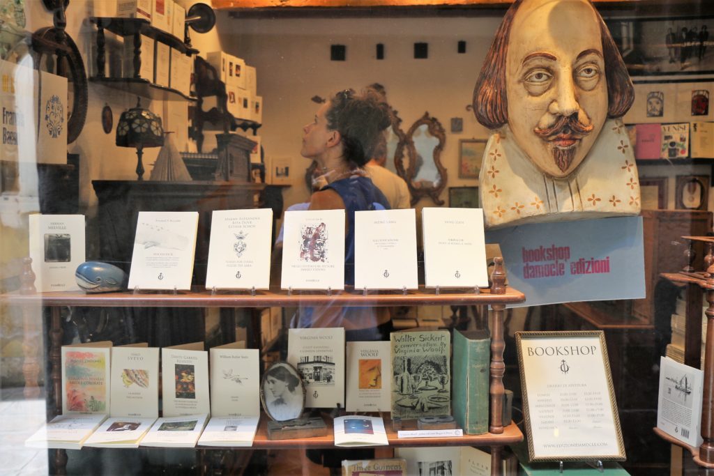 San Polo book shop