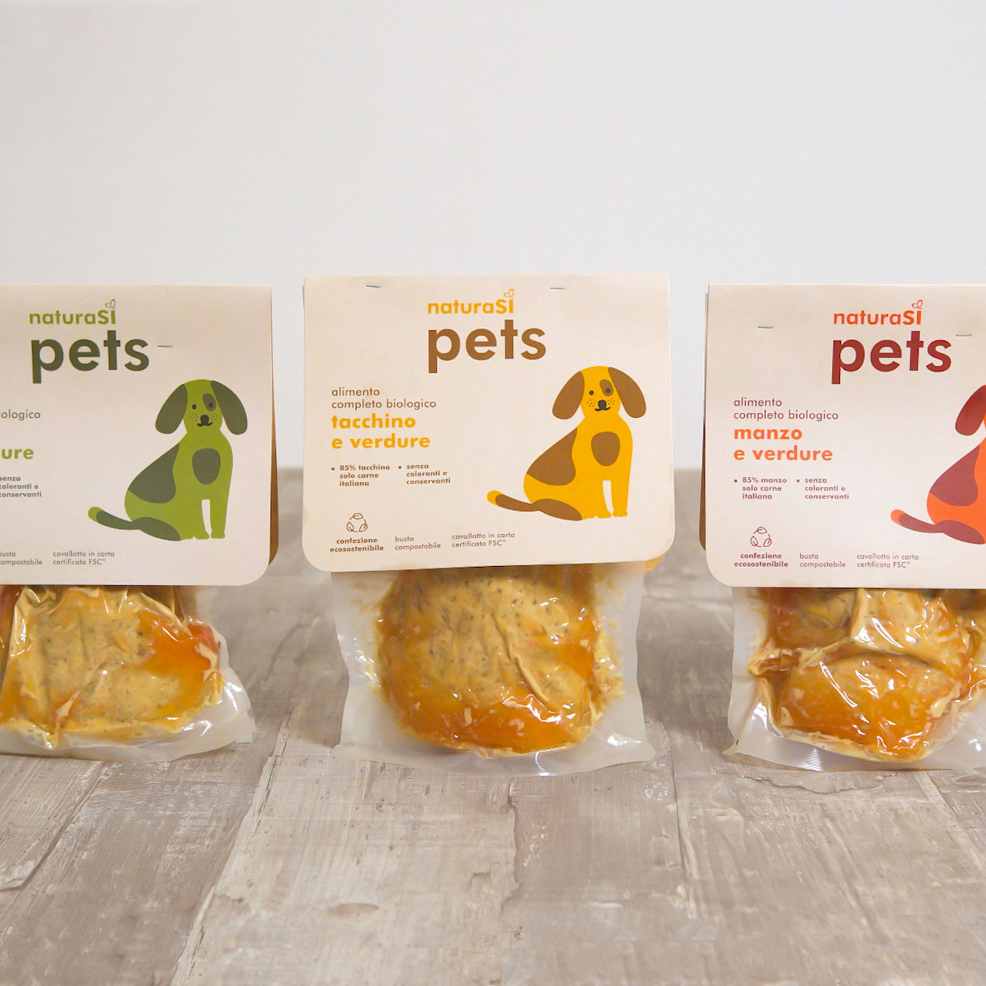 Tre confezioni di cibo per animali biologico e naturale NaturaSì Pets NaturaSi-Pets