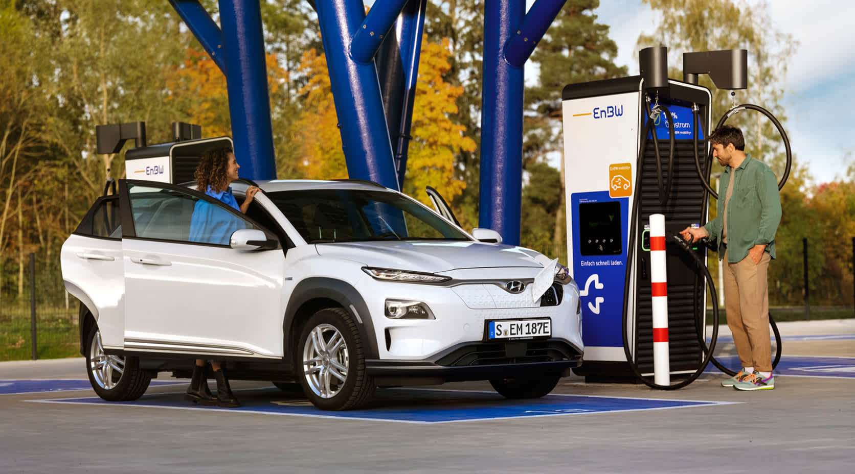EnBW-Schnellladesttationen an Tankstelle