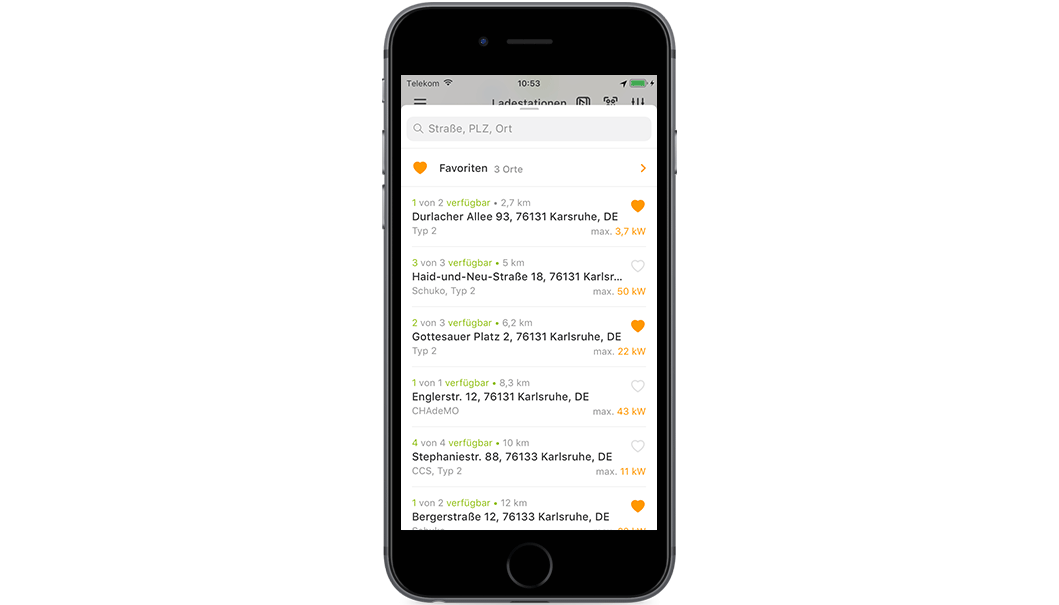 Handy mit Screen der EnBW mobility+ App: Funktion Ladestationen unter Favoriten speichern