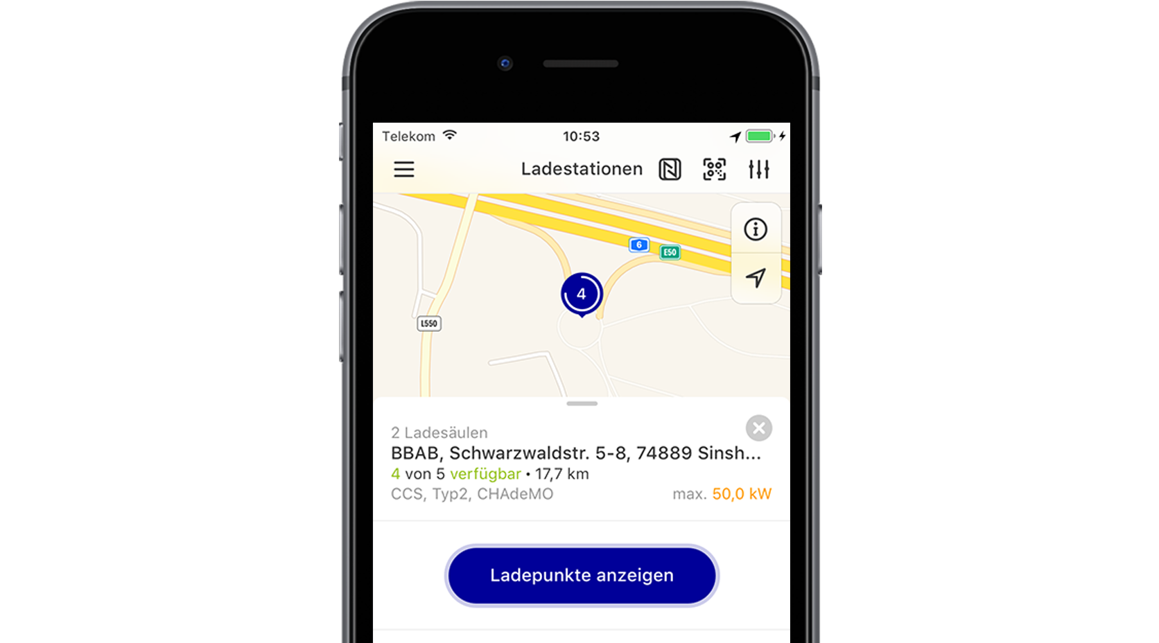 Handy mit Screen der EnBW mobility+ App: Funktion Ladestation finden
