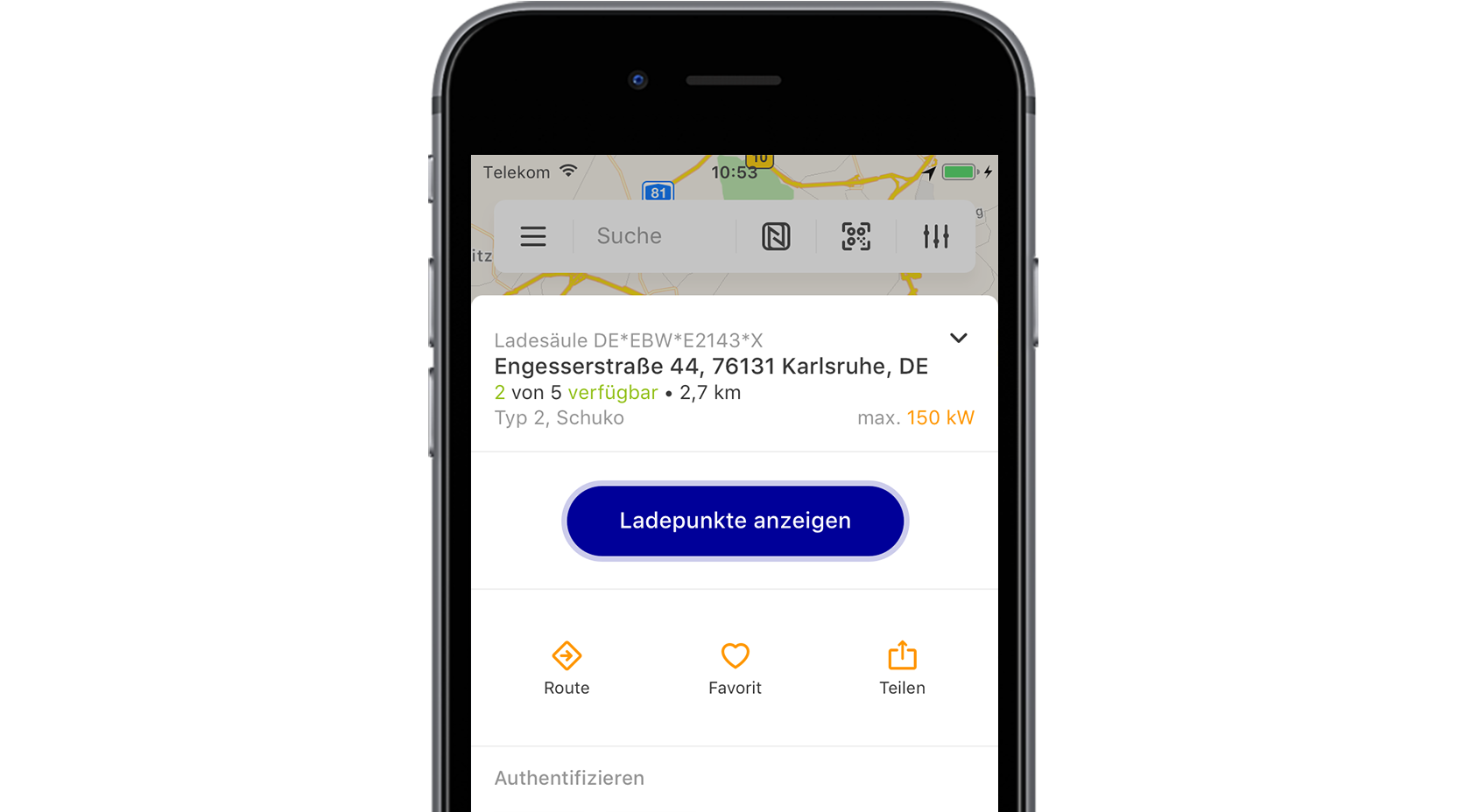 Handy mit Screen der EnBW mobility+ App: Funktion Ladestation finden