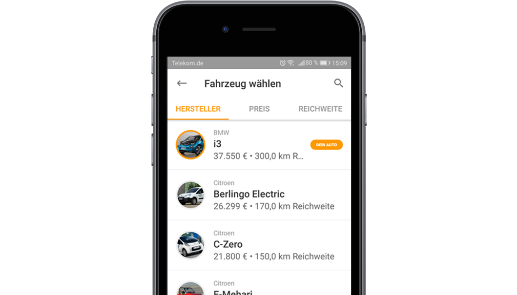 Handy mit Screen der EnBW mobility+ App: Funktion Fahrsimulation