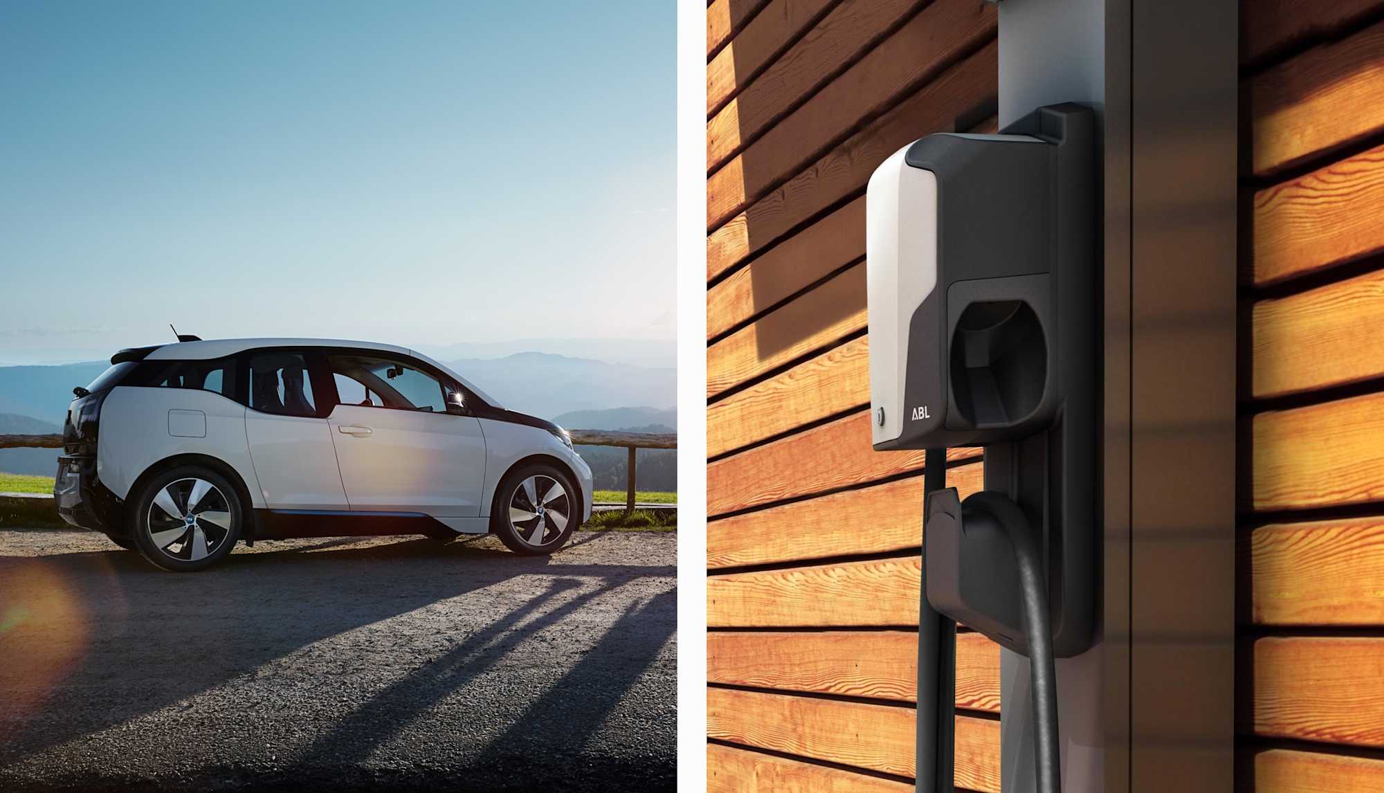 Links E-Auto, rechts EnBW mobility+ Wallbox an Garagenwand montiert