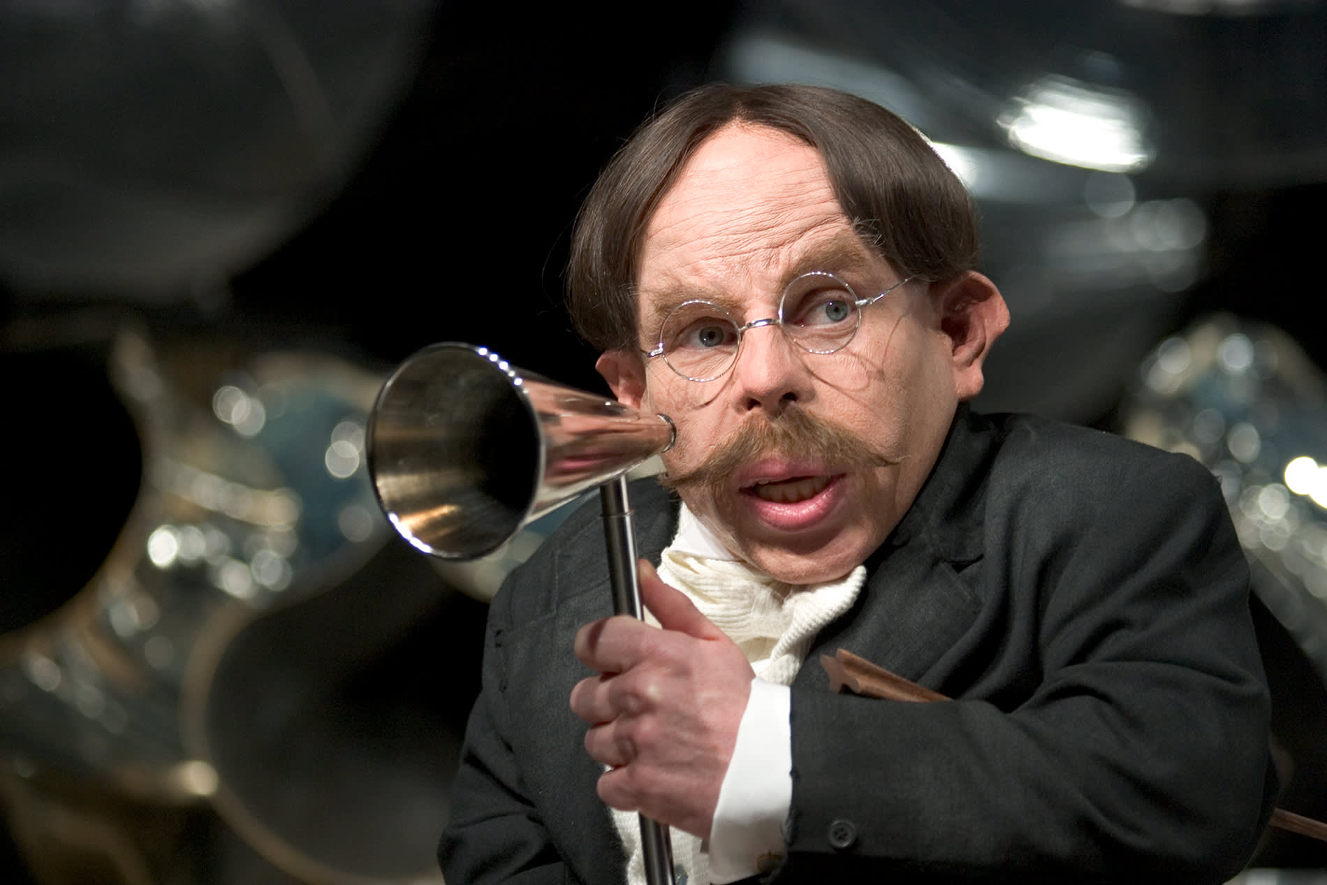 WB-F4-professor-flitwick-with-orchestra-background-web-landscape