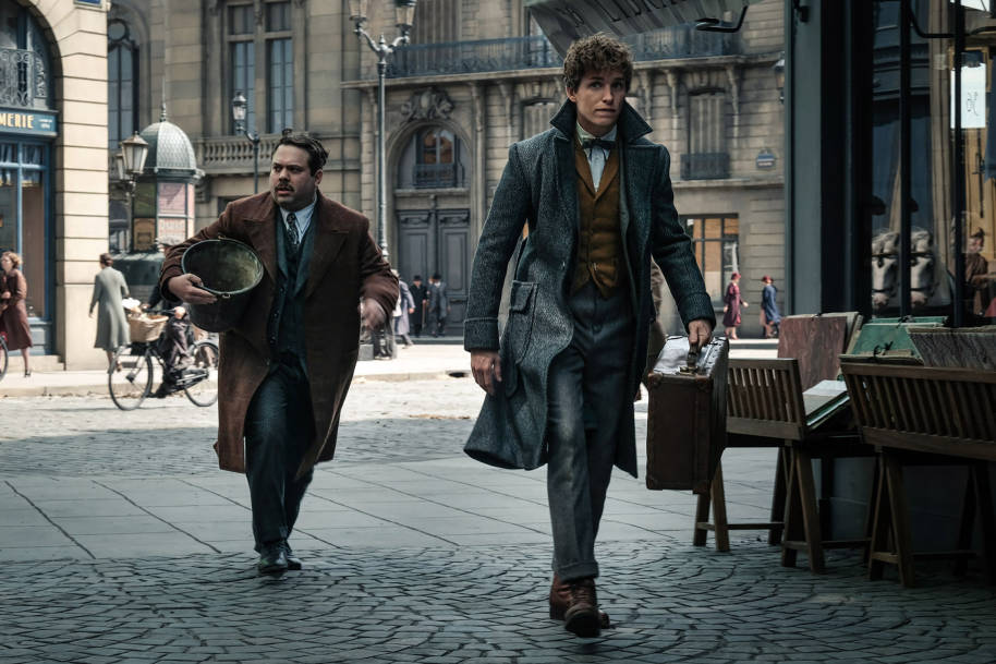Photo of Newt Scamander and Jacob Kowalski on the streets of Paris