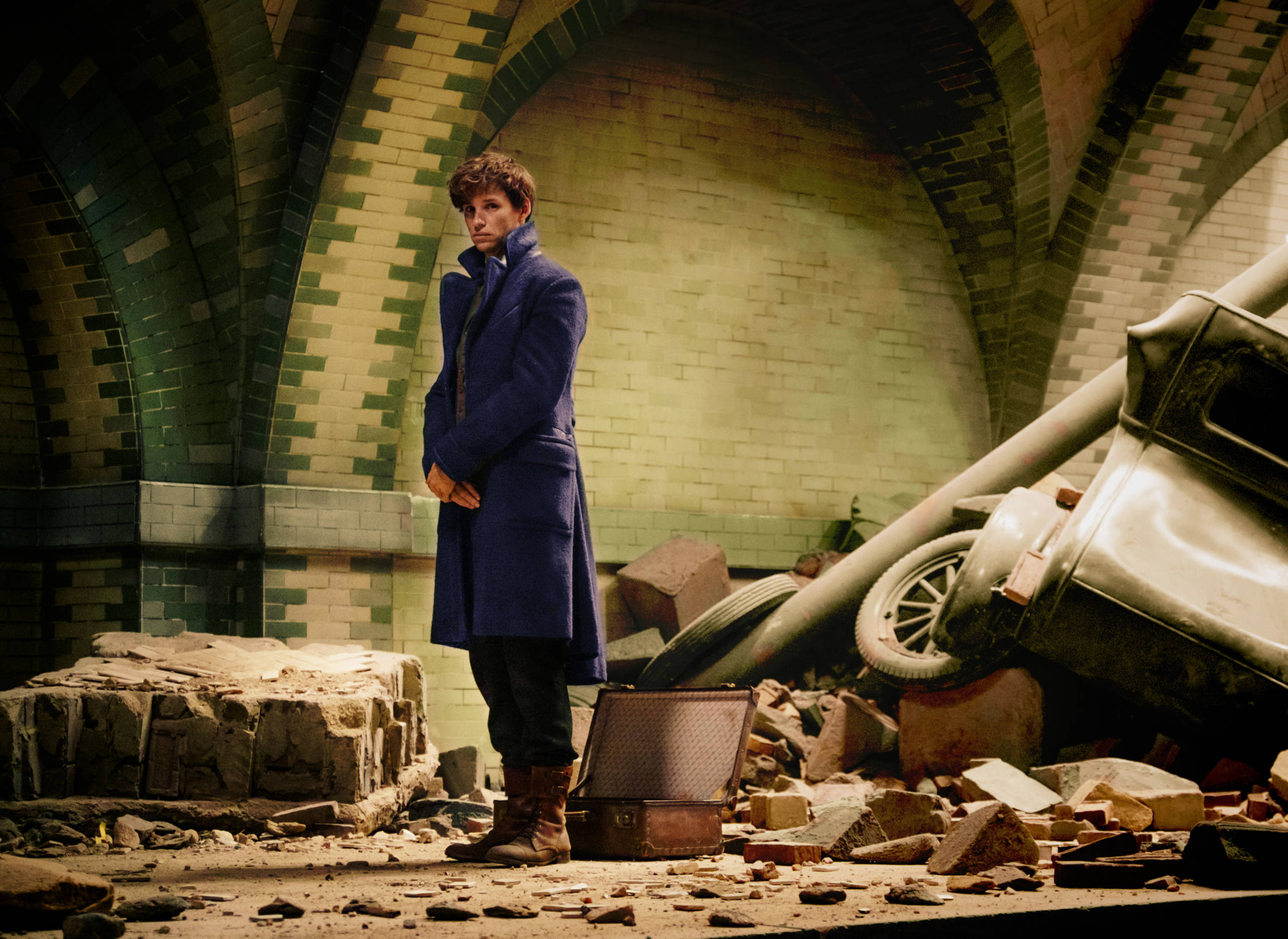 Newt Scamander (Eddie Redmayne) stands in the rubble of City Hall subway station 