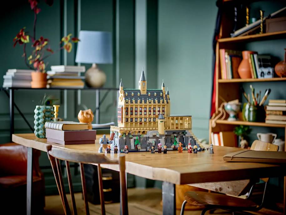 back-to-hogwarts-gift-guide-LEGO-great-hall-lifestyle