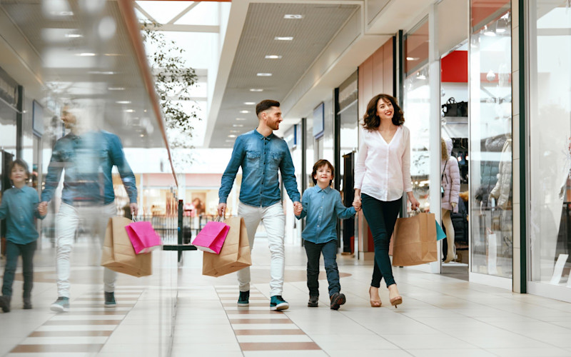 Photo: Shopping Family