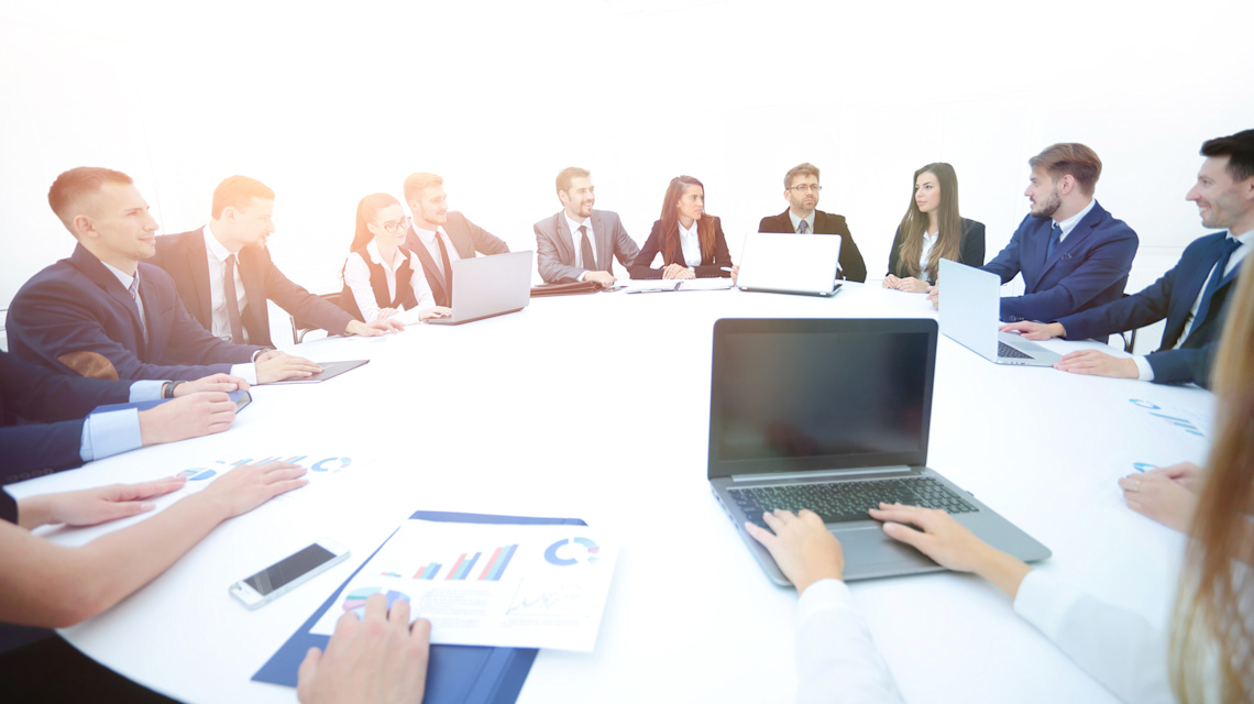 Fotolia 143844435 => Businessmeeting, Business, Meeting, Besprechung, runder Tisch, Diskussion