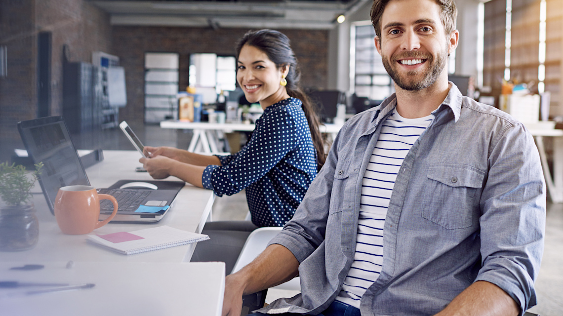 iStock 531424514 => Startup, Gründer, Gründerteam, Agentur, Designer, Loft, Büro, cooles Büro