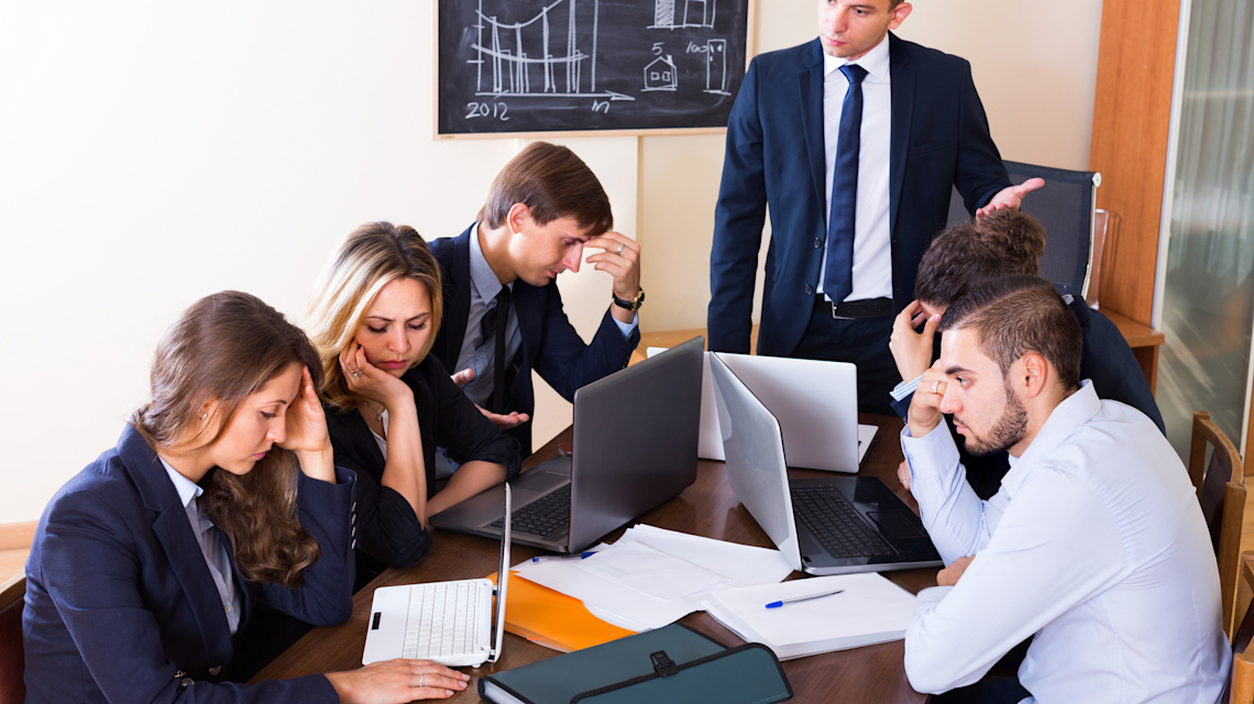iStock 496727270 => Krise, Business, Meeting, schlechte Zahlen, Business Meeting, Krisengespräch