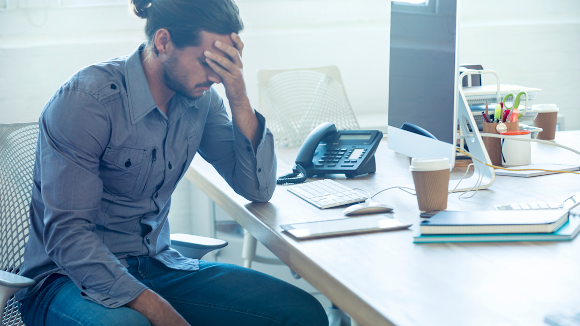 iStock 480148572 => Personal, Mitarbeiter, krank, Krankheit, Krankenstand, Stress, Druck, Burn Out, Depression