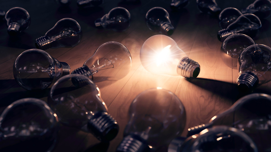 Fotolia 135183051 => Ideen, Innovation, Einfall, Gedanke, leuchtende Glühbirne: steht für gute Ideen