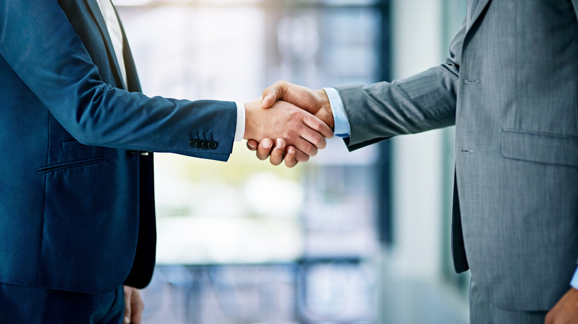 iStock 635974432 => Geschäftsabschluss, Abschluss, Vertrag, Vertragsabschluss, Businessdeal, Deal, Verkauf, Nachfolge, Unternehmensverkauf, Unternehmensnachfolge