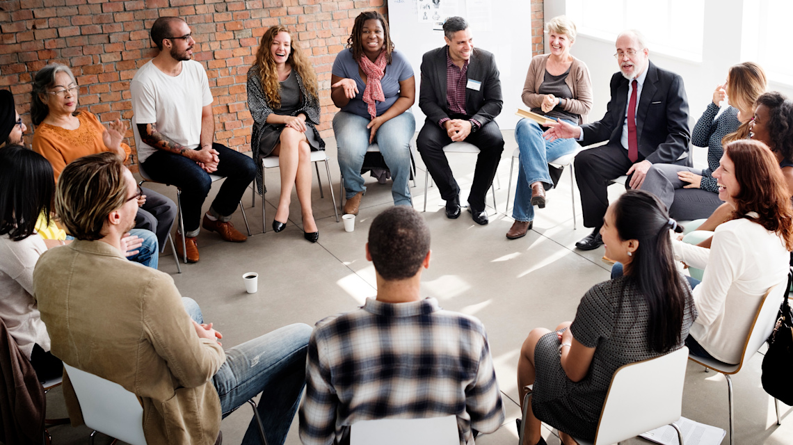 iStock 640288152 => Coaching, Seminar, Team, Teamseminar, Meeting, Personal, Mitarbeiter, Mitarbeiterrunde